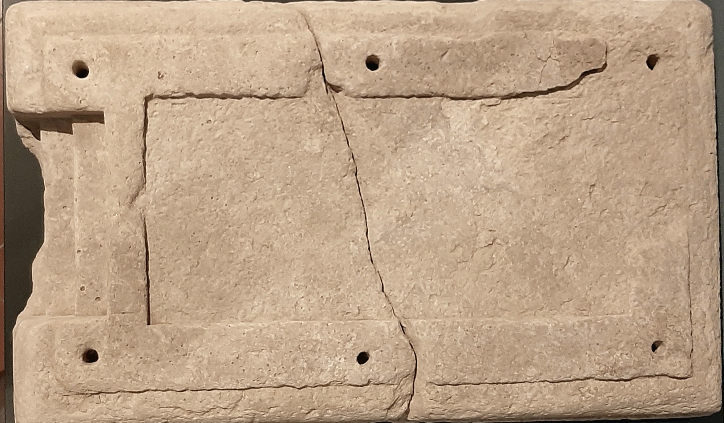 Museo nazionale Etrusco. Sfinge funeraria in pietra fetida. Metà VI sec. a.C.